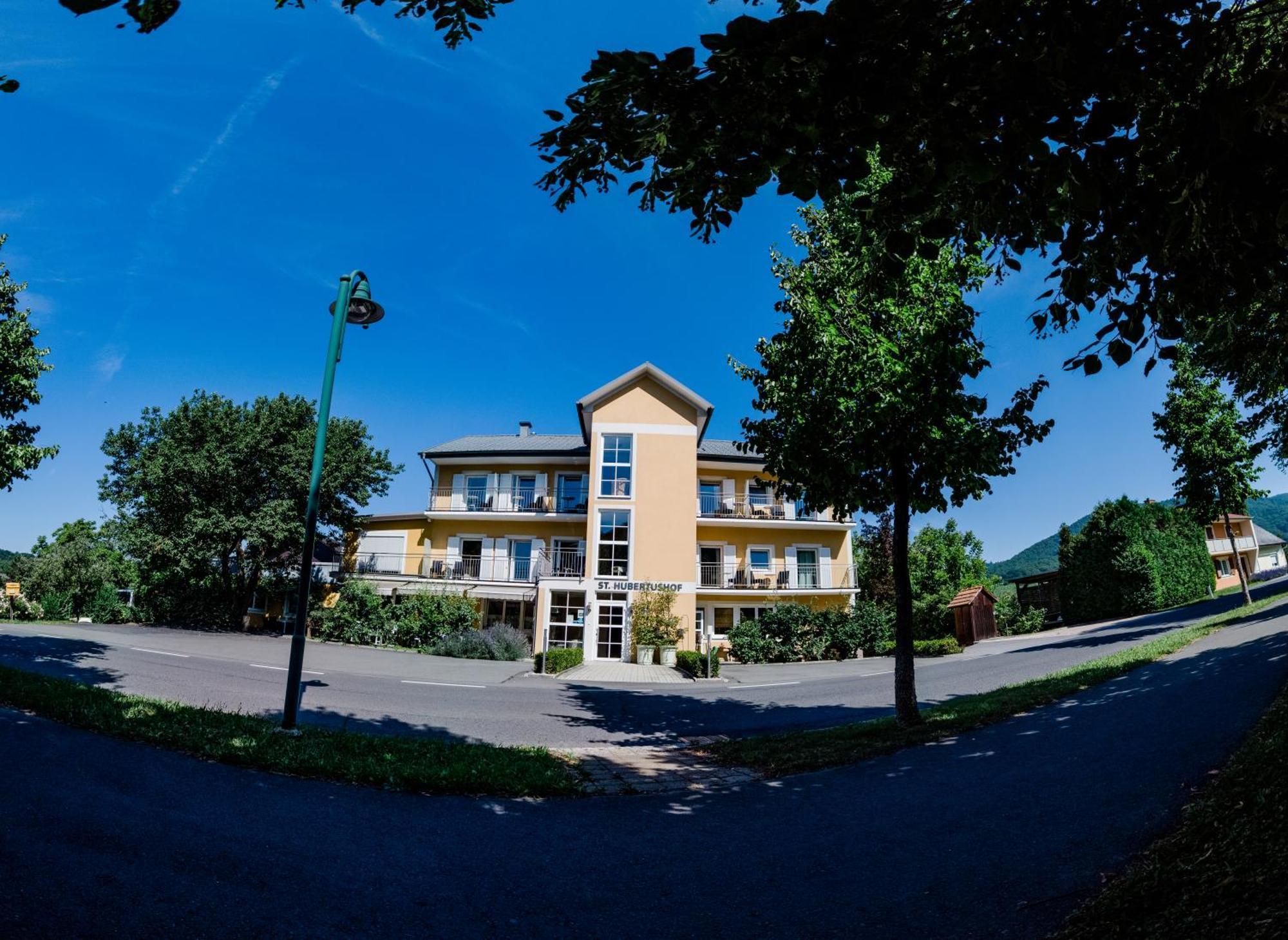 Hotel St. Hubertushof Бад Гляйхенберг Экстерьер фото
